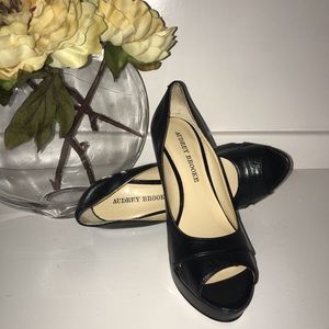 AUDREY BROOKE leather heel